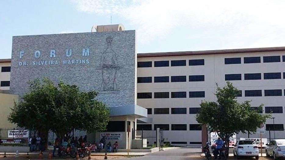   Para concorrer a uma das vagas é necessário estár matrículado em programa de Pós-Graduação em Direito, em instituição reconhecida pelo MEC.