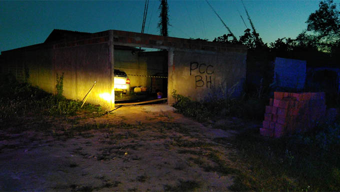   Adson foi baleado ao tentar assaltar um comerciante no Assentamento Favela e morreu; já o casal Senhor e Poliana tiveram a casa invadida no Alto da Pelonha e foram executados