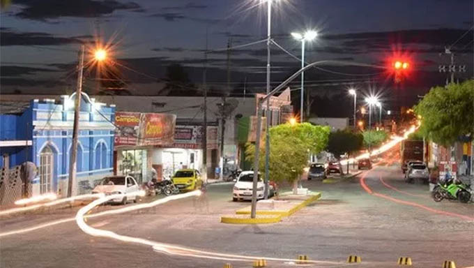   O município de João Câmara fica a aproximadamente 84km da capital do Rio Grande do Norte, Natal e possuir cerca de 34.747 habitantes.