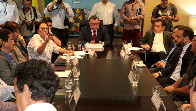    Governo garante repasses as farmácias de atenção básica e ao programa de transporte escolar dos municípios. Ambos os programas representam uma importante prestação de serviço à população em todo o estado do RN, nas áreas da saúde e da educação, e estavam com déficit de anos no repasse às prefeituras. 