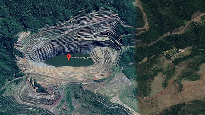   O talude é um paredão que fica acima da cava de mineração na Mina de Gongo Soco, de onde é retirado o minério de ferro