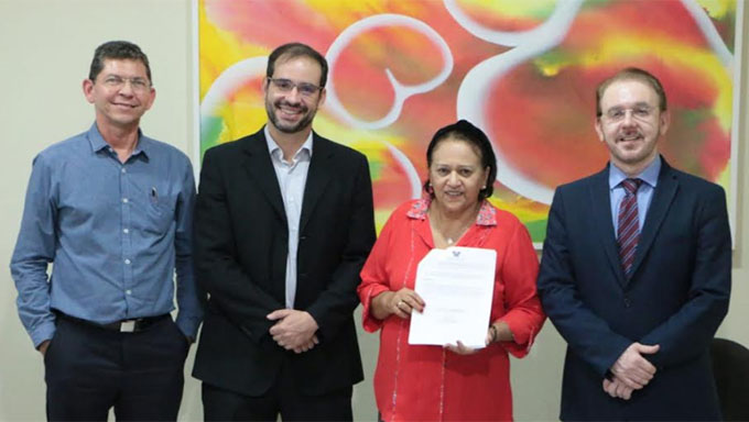    A governadora Fátima Bezerra assinou nesta segunda-feira (3) os pareceres jurídico e técnico construídos pela equipe técnica do Governo para justificar a requisição da verba para o Rio Grande do Norte. 