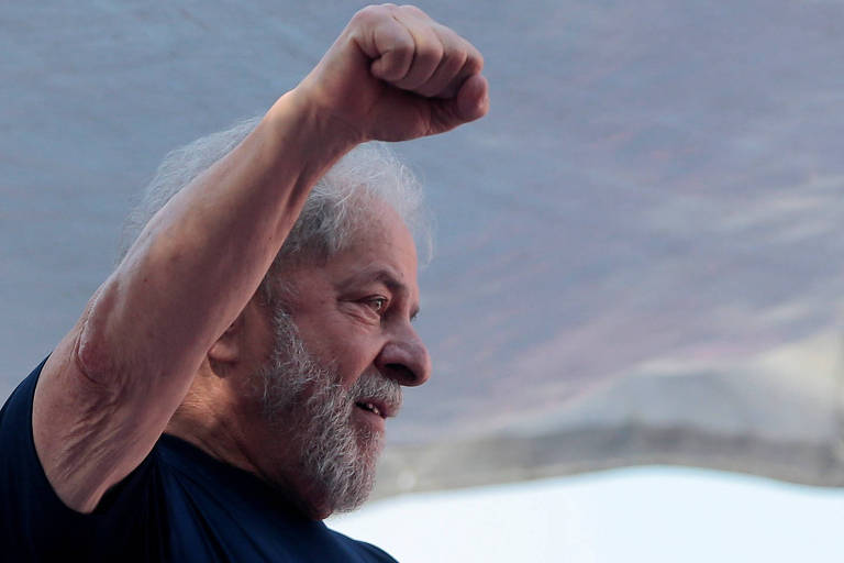   O Ministério Público afirmou nesta terça-feira (4) que o ex-presidente Luiz Inácio Lula da Silva já cumpriu tempo o suficiente na prisão e tem direito a passar para o regime semiaberto