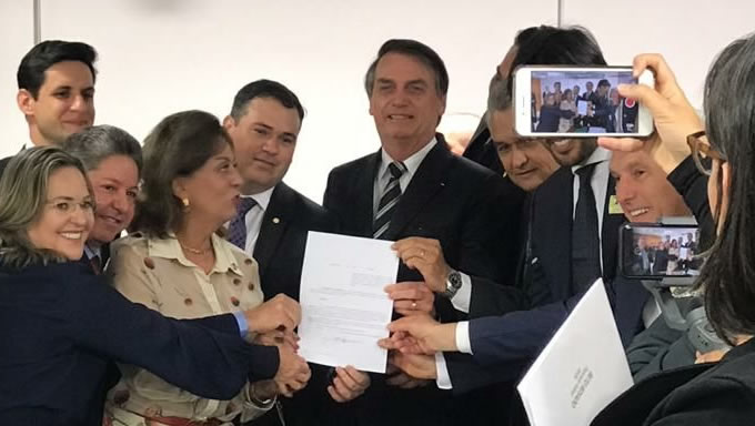 Imagem 1 -  O presidente Jair Messias Bolsonaro assinou no final da tarde desta terça-feira, dia 4, o decretou tornando o sal produzido no Rio Grande do Norte de interesse social