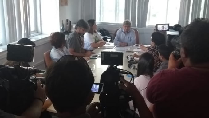   O secretário estadual da Saúde Pública, Cipriano Maia, concedeu na tarde desta quarta-feira(05) entrevista coletiva com o objetivo de alertar à população e aos profissionais de saúde sobre atitudes de proteção e de prevenção diante da crise de desabastecimento de soros antiveneno e antirrábico que afeta todo o país, bem como a falta do inseticida malation utilizado pelos carros fumacê no combate ao mosquito aedes aegypti