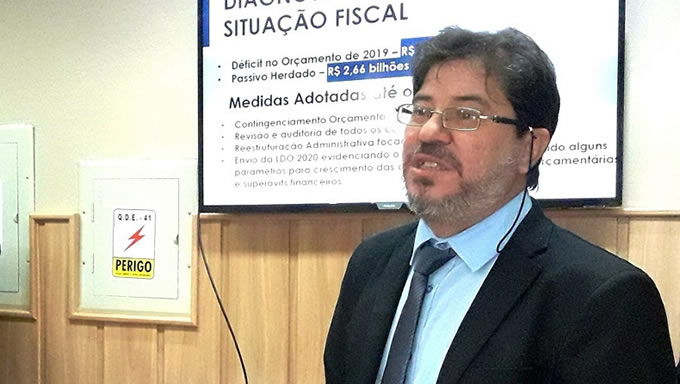   A premissa mais básica da economia vale para qualquer cidadão: não gastar mais do que recebe. No entanto, essa regra foi quebrada no Governo do Rio Grande do Norte nos últimos anos e a dívida cresceu assustadoramente. Para reverter esse quadro, o Governo do Estado elaborou um Plano de Emenda Constitucional (PEC) de Crescimento Sustentável das Despesas