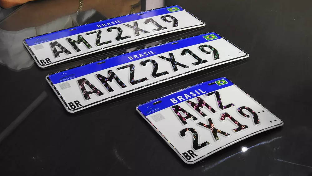   O novo modelo de placas passou a ser usado no final de 2018, no Brasil