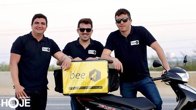   Bee Delivery, dos amigos Thales Patreze, Luan Rodrigues e André Ramon são extremamente visionários e já se preparam pra escalar a start-up fora do país, levando tecnologia, oportunidade de renda e fomento de negócios a milhares de pessoas e empresas pelos 4 cantos do mundo