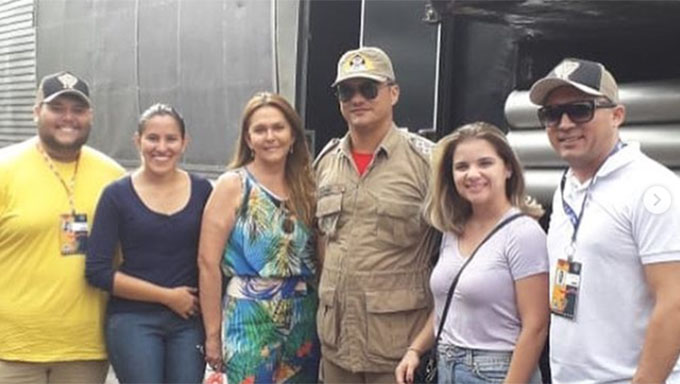   Secretária Kátia Pinto e o comandante do Corpo de Bombeiros, capitão Daniel, após liberação total dos trios elétricos que serão usados no Pingo da Mei Dia