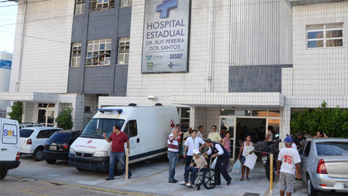   80 leitos do Hospital Ruy Pereira, em Natal, funciona numa estrutura alugada por 200 mil/mês e que existe vários laudos do Corpo de Bombeiros condenando a estrutura