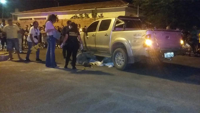   Corpo de Maria Uchoa ficou embaixo da Hilux