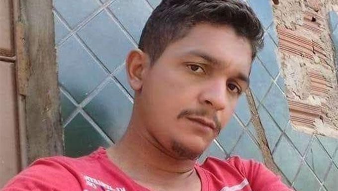   Vítima estava se dirigindo de sua casa para o trabalho numa bicicleta quando foi abordado pelos assassinos e morto