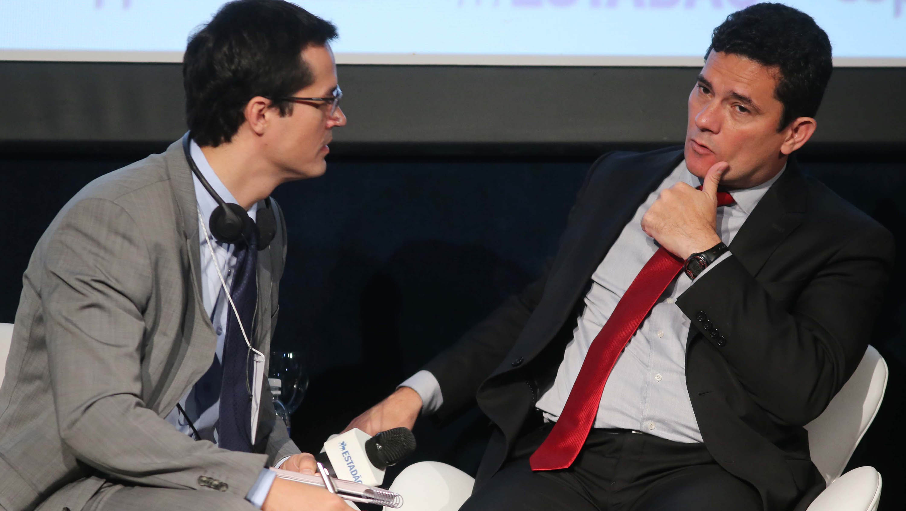   The Intercept divulgou, nesta quarta-feira (12), detalhes das conversas entre Moro e Dallagnol. De acordo com o jornal existe a necessidade de deixar o público informado sobre o que ocorreu de fato.