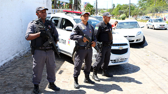   O Governo do Estado apresentou a proposta de criação de um Grupo de Trabalho para reestruturação de carreiras da Polícia Militar visando, em um processo gradual, corrigir distorções com relação a outras carreiras da área da Segurança Pública.