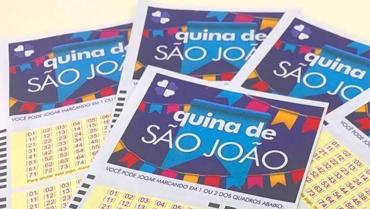   Juntos, os prêmios das duas modalidades somam R$ 265 milhões, que renderia aproximadamente R$ 984 mil mensais na poupança.