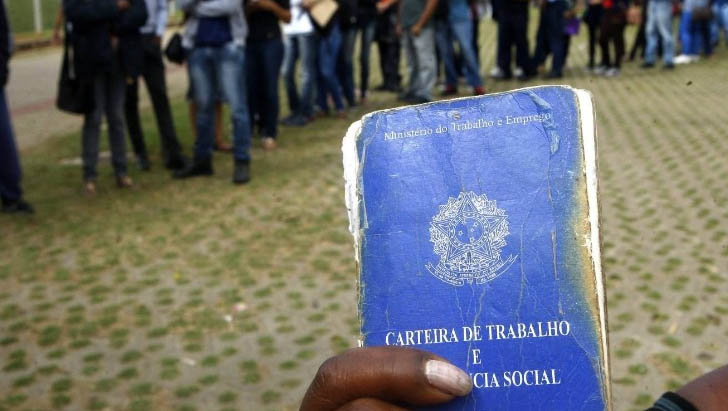   Segundo o levantamento, as mulheres são mais afetadas do que os homens pelo desemprego de longo prazo.