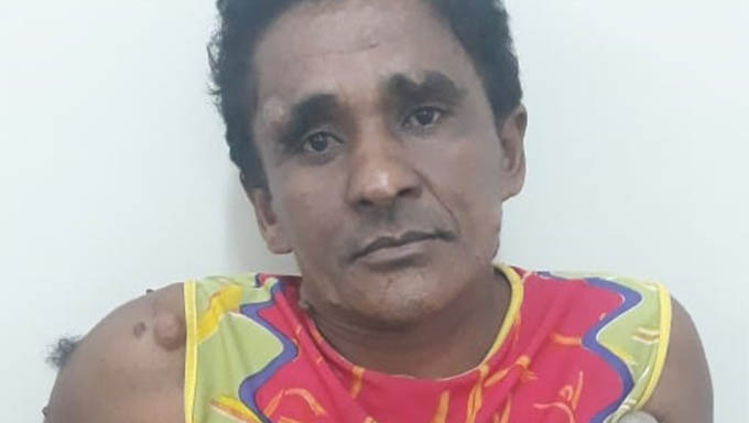 Imagem 1 -  Josivan Aleijado foi preso pelos policiais da DENARC de Mossoró que estavam procurando traficantes no bairro Ilha de Santa Luzia