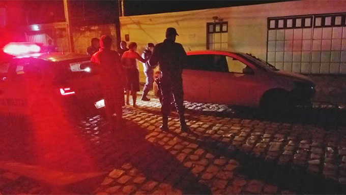   Quadrilha faz sequencia de assaltos em Mossoró, entra em confronto com a polícia e um morre na região da Estrada da Raiz, zona norte da cidade
