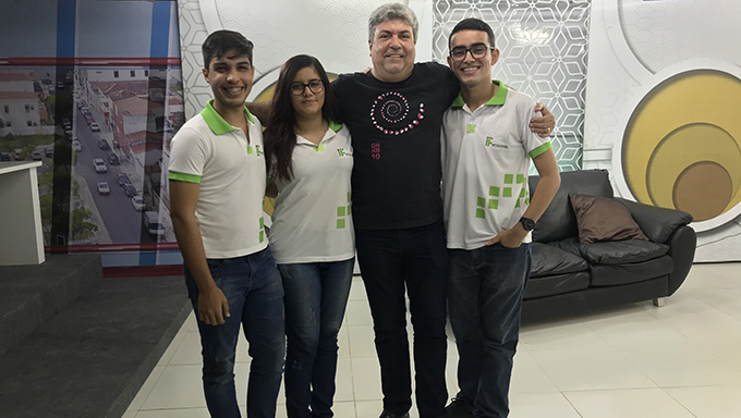   O professor de História Gerardo Junior e os alunos Tiago Gurgel, Nícolas Gustavo e Mariana Medeiros foram uma das 22 equipes classificadas para a final, entre as 18.505 equipes inscritas na olimpíada.