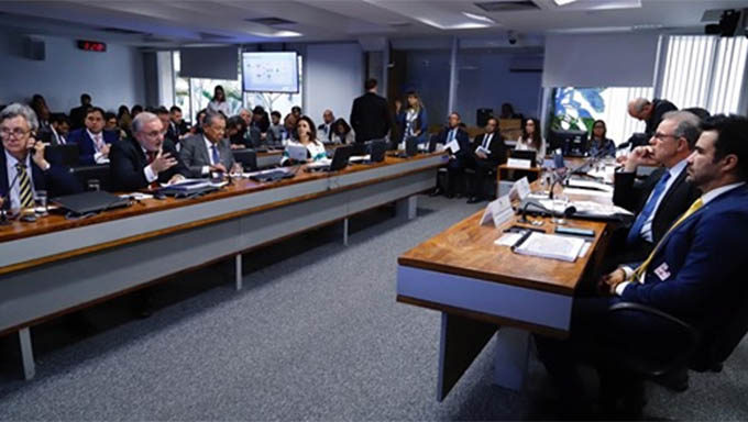   Senador Jean Paul Prates questiona do ministro de Minas e Energia se a decisão de vender as refinarias e sistema de dutos partiu da Petrobras ou do Governo Federal