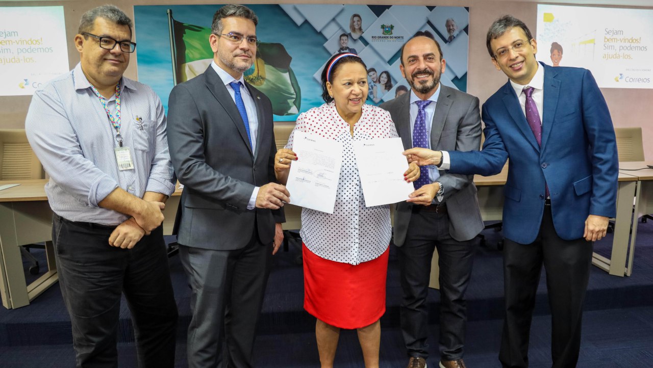  O acordo foi firmado entre a governadora Fátima Bezerra e o superintendente estadual dos correios, Rodrigo do Patrocínio Medeiros, no Auditório da Governadoria.