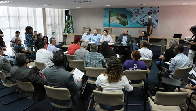   A reunião contou com a participação da a governadora Fátima Bezerra, acompanhada do vice-governador Antenor Roberto e da equipe econômica do Estado, com o Fórum dos Servidores.