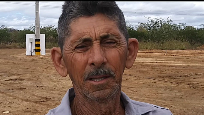   Prefeitura de Upanema recebeu R$ 19 milhões em royalties de 2018 aos dias atuais, e moradores da zona rural, como Seu Cabôclo (foto), não tinha água para beber por falta de um poço que custa apenas R$ 300 mil. Prefeito Luiz Jairo aguarda sentença por ter sido reeleito comprando votos