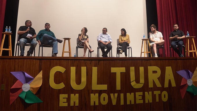   A deputada estadual Isolda Dantas presidiu debate nesta sexta-feira (28) no Teatro Lauro Monte Filho sobre o fortalecimento da das atividades culturais no RN, que passa essencialmente pela desburocratização, interiorização e a criação do Fundo Estadual de Cultura.