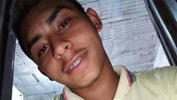   Danielo Oliveira foi baleado e morreu no local; Senhora de 94 anos foi socorrida para o HRTM