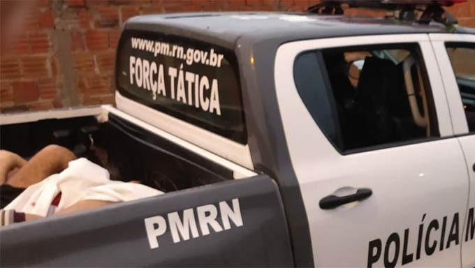   Em São Gonçalo, 6 foram baleados e um sobreviveu. Em Macaíba, quatro suspeitos receberam a policia a tiros e morreram