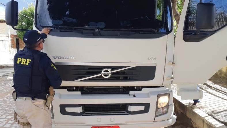 Imagem 1 -  O veículo foi apreendido novamente e o condutor encaminhado para a Delegacia de Polícia Civil de Mossoró.