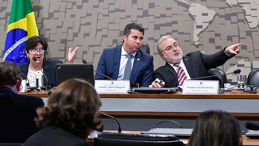   "É necessário observar a experiência de países que adotaram modelos de sucesso", diz Jean Paul se referindo ao sistema ferroviário adotado nos Estados Unidos. O senador é o relator do Projeto de Lei que cria um novo marco regulatório para as ferrovias brasileiras.