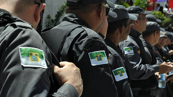   O concurso estava travado por problemas jurídicos.
