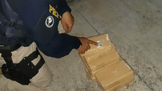   PRF apreende 10 kg de cocaína sendo transportada por casal de Fortaleza para a Natal