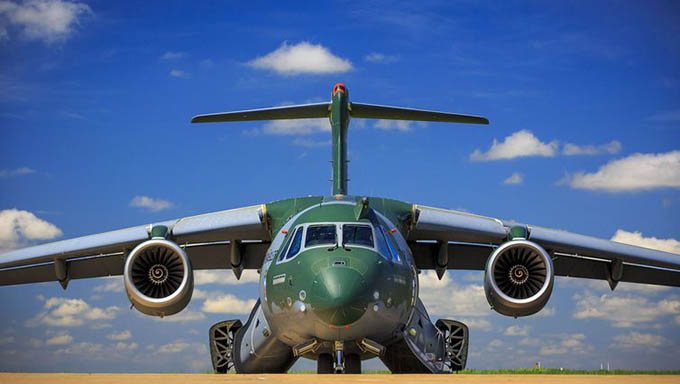  Desenvolvido pela Embraer Defesa e Segurança, o KC-390 poderá atuar em diversos cenários e em pistas não preparadas.