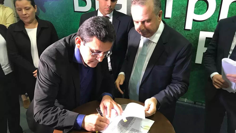   Acordo de Cooperação Técnica assinado por representantes da Fermurn e do INSS, nesta segunda-feira (22), permitirá a municípios realizar aposentadoria dos cidadão. O acordo também visa oferecer diversos serviços previdenciários e trabalhistas, sem a necessidade de o cidadão ir a uma agência do INSS ou da Superintendência do Trabalho.