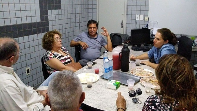   Reunião entre secretário adjunto Petrônio Spinelly, Larizza Queiroz, Emiliana Bezerra, Herbenia Ferreira, Inavan Silveira e Valmir Alves, no Hospital Maternidade Almeida Castro