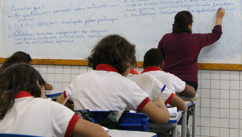   Governo convoca 81 novos professores efetivos no Rio Grande do Norte. Os candidatos terão trinta dias, a partir da data de publicação, para se apresentarem nas sedes das Diretorias Regionais de Educação e de Cultura para onde foram convocados. A documentação necessária para assumir o cargo está disponível na edição desta quinta-feira (25) do DOE.