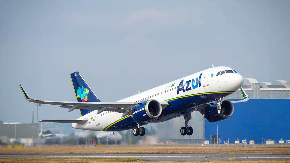   Após acordo assinado pelo Governo do Estado, que reduz o imposto sobre o QAV, a companhia Azul Linhas Aéreas iniciou as vendas de novos voos com destino ao Rio Grande do Norte. Serão 1708 novos acentos por dia, que deverão facilitar o acesso de turistas, vindos de outros polos do país, ao estado. 