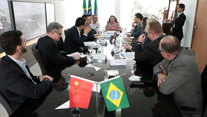    “O Rio Grande do Norte é o melhor lugar do Nordeste para investirmos. Nosso negócio é explorar a geração de energia eólica e solar. Também somos fabricantes de produtos e insumos para os parques de energia e queremos instalar uma fábrica aqui”, afirmou o vice-presidente da SPIC , Anjian Lu, que estava acompanhado do diretor chefe de tecnologia da SPIC, David Yang e do gerente geral, Steven Ang Zou. 