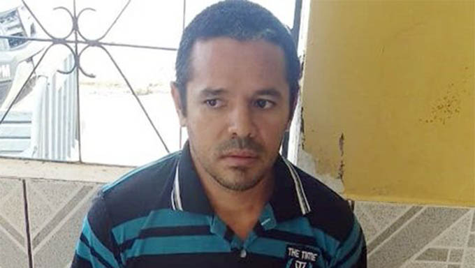  João Marcos não aparenta ser assassino frio e calculista, ao ponto de ter planejado e matado o próprio pai
