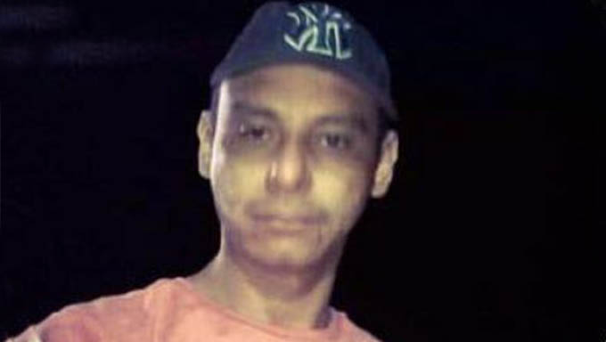   Damião Rodrigues da Costa, de 38 anos, foi baleado no meio da rua e morreu no muro da casa da vizinha. Os dois assassinos fugiram numa motocicleta. 