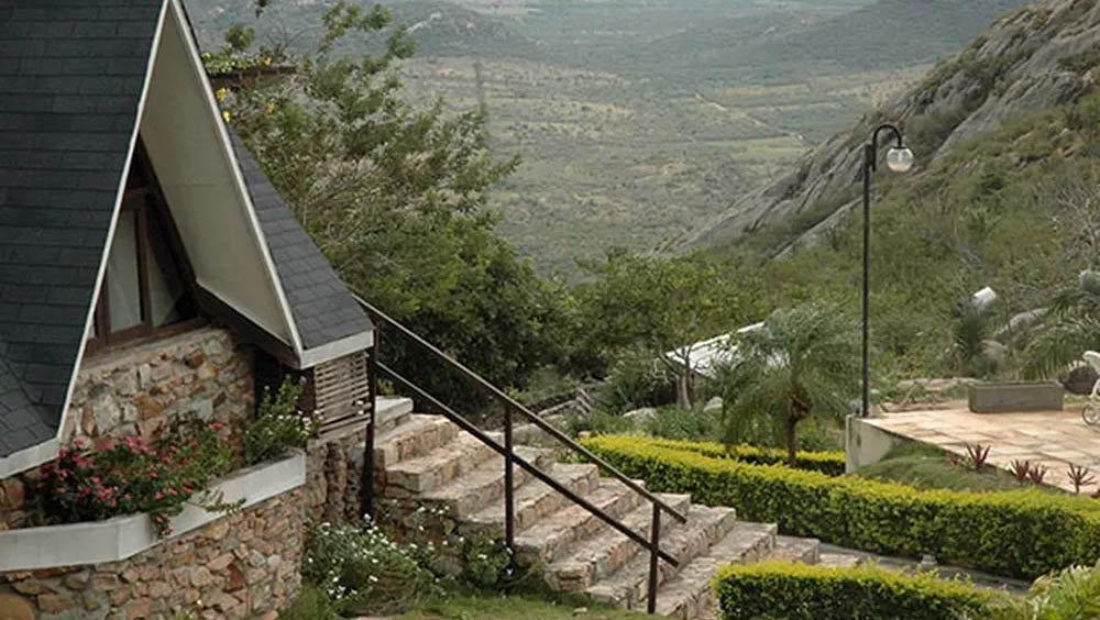   O Festival de Inverno da Serra de São Bento, que acontece anualmente, no mês de agosto, começa nesta sexta-feira (02). Entre as atrações do festival, está o cantor Flávio José e o grupo de forró Saia Rodada.