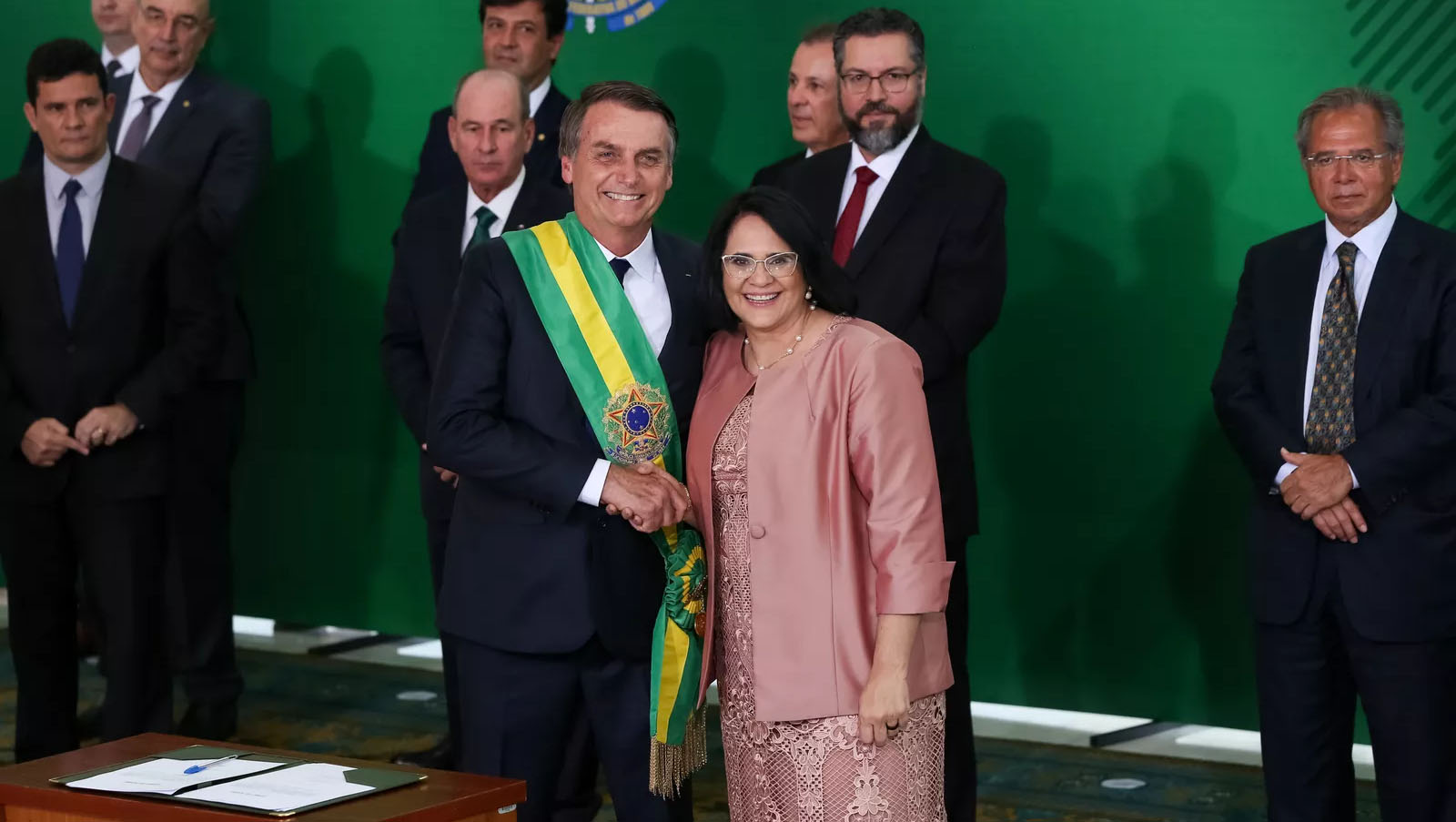   A alteração foi publicada no “Diário Oficial da União” desta quinta-feira (1º), com a assinatura do presidente e da ministra Damares Alves, da pasta da Mulher, da Família e dos Direitos Humanos.