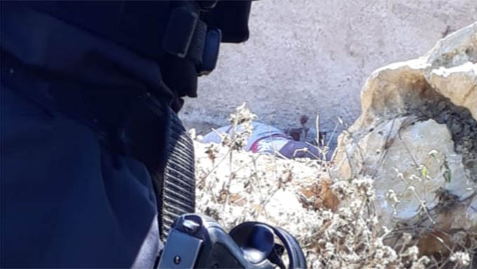   Haviam marcas de tiros e sinais de que animais e aves atacaram o corpo no horário da manhã