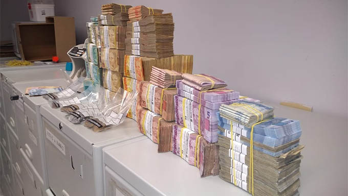   Suspeito de agiotagem estava com mais de 670 mil num cofre dentro de casa na cidade de Carnauba dos Dantas
