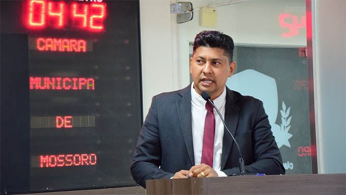   Vereador Genilson Alves defende que a Prefeitura de Mossoró faça concurso para contratar 597 servidores e não terceirizar esta mão de obra por R$ 24,5 milhões em apenas 12 meses