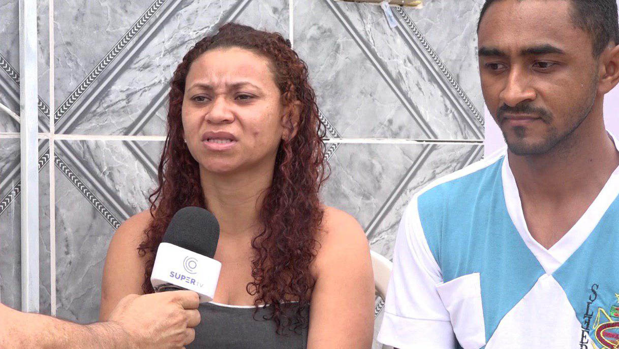 Imagem 1 -  Ana Lúcia Pereira da Silva, mãe do menino Léo, de 13 anos, assassinado por engano, no domingo (10), no Bom Jesus, em Mossoró, disse que pode ouvir os tiros, que mataram o filho dela, poucos segundos após a saída do menino de casa. 