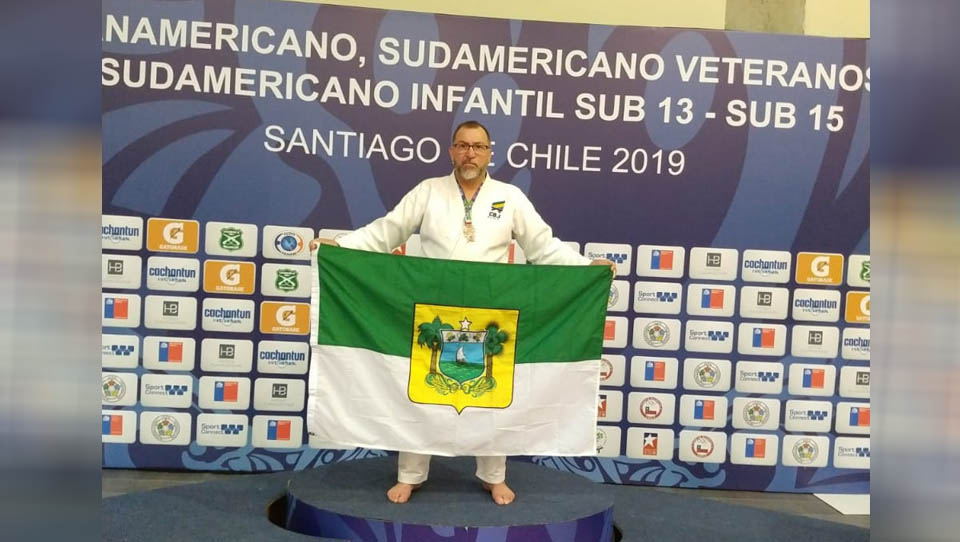   O Agente Penitenciário do RN, Osvaldo Júnior Rossato, conquistou o 3° lugar no Pan-americano de Judô, no Chile. Ele competiu na categoria master, no sábado (17), e representou muito bem o estado, conquistando uma medalha de bronze na competição.