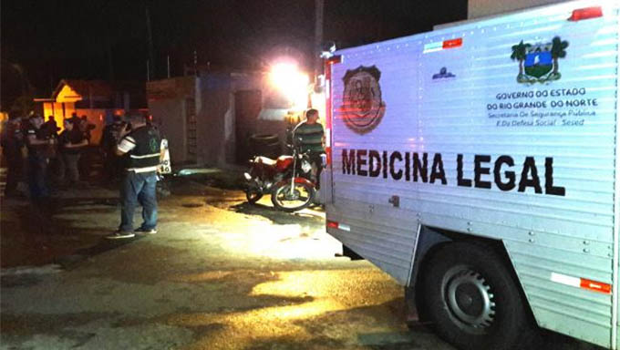   Ataque a tiros na cidade de Touros, no litoral norte do RN, deixa pelo menos seis mortos, sendo 3 mulheres, dois homens e uma criança de mais ou menos 11 anos